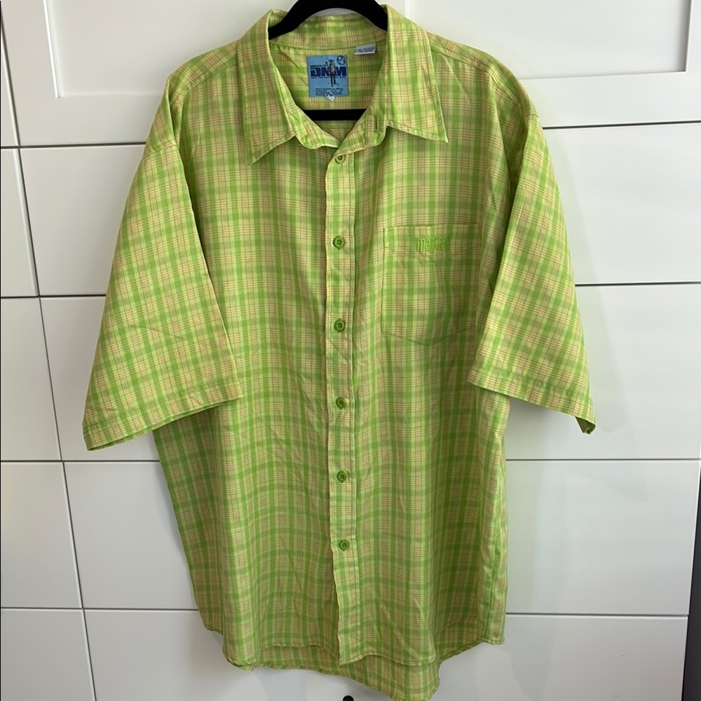 Mecca, USA, short sleeve woven shirt shirt
Size 2 XL men’s